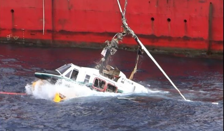 Failed Salvage of B412 PT-HUW at the Moment the MGB Broke from the Fuselage (Credit: via CENIPA)